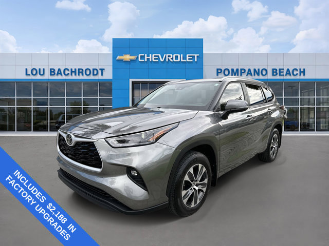 Used 2025 Toyota Highlander XLE FWD image 4