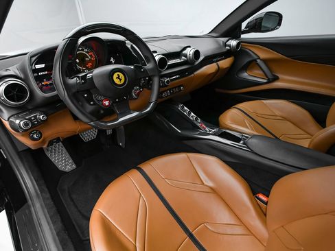Used 2018 Ferrari 812 Superfast RWD image 9