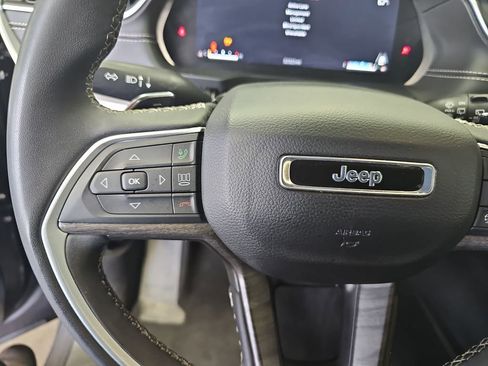 Used 2024 Jeep Grand Cherokee L Limited w/ Luxury Tech Group II AWD/4WD image 17