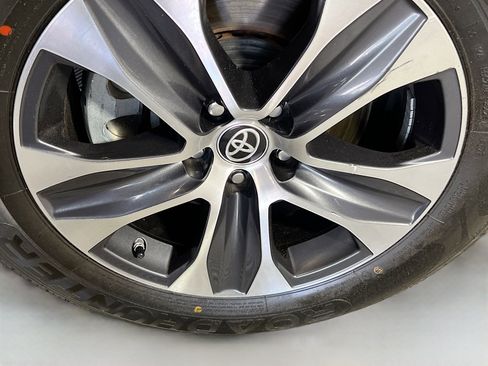 Used 2023 Toyota Highlander XLE FWD image 14