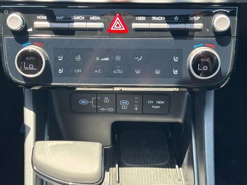 New 2025 Hyundai Santa Cruz Limited image 9