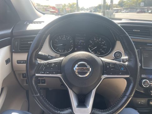 Used 2018 Nissan Rogue SL w/ Premium Package image 15