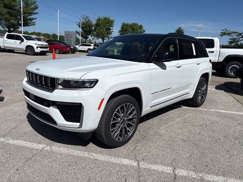 New 2026 Jeep Grand Cherokee Summit AWD/4WD image 13
