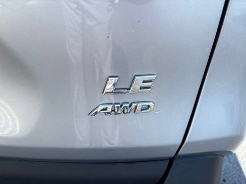 Used 2022 Toyota RAV4 LE AWD/4WD image 9