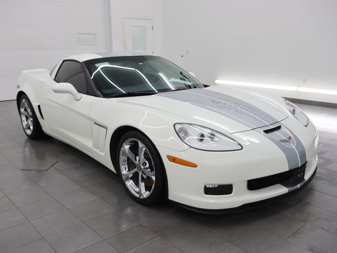 Used 2013 Chevrolet Corvette Grand Sport w/ 4LT Preferred Equipment Group RWD image 2