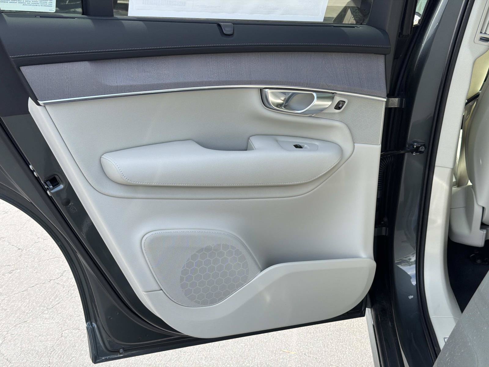 New 2027 Volvo XC90 B6 Ultra AWD/4WD image 16