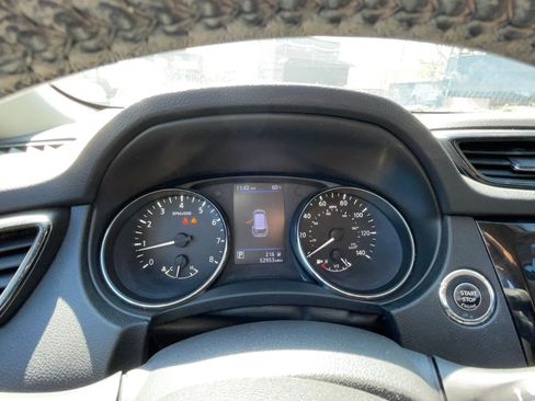 Used 2018 Nissan Rogue SV image 11