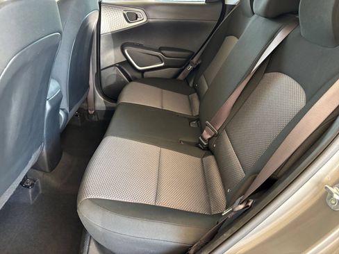 Used 2025 Kia Soul LX w/ LX Technology Package FWD image 22