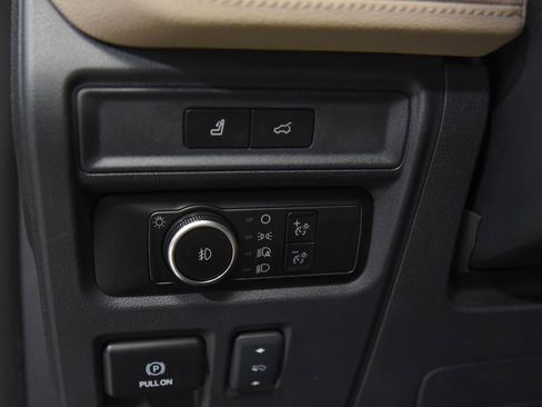 Used 2024 Ford Expedition Limited AWD/4WD image 17