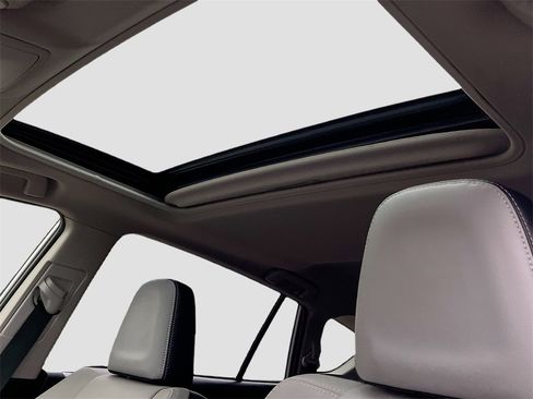 Used 2018 Toyota RAV4 Limited image 22