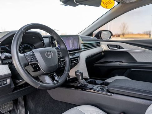 Used 2025 Toyota Camry XLE FWD image 18