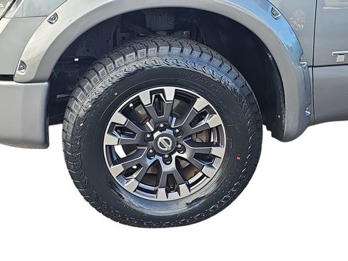 Used 2018 Nissan Titan PRO-4X w/ Pro-4x Convenience Package AWD/4WD image 27
