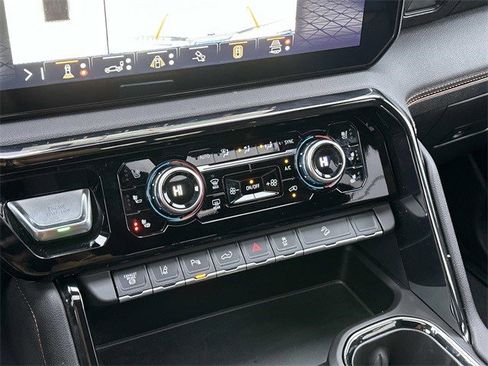 Used 2024 GMC Sierra 2500 AT4 w/ AT4 Premium Plus Package image 24