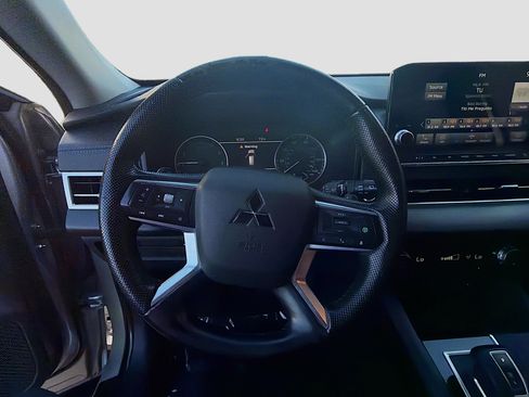 Used 2022 Mitsubishi Outlander SE image 10