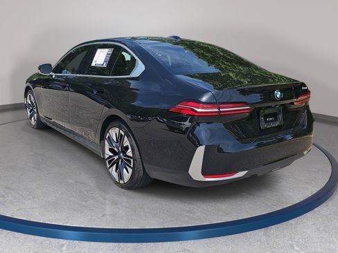 Certified 2026 BMW 530i w/ Premium Package RWD image 8