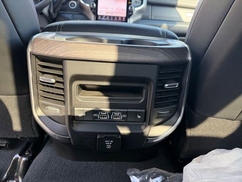 New 2025 RAM 2500 Laramie AWD/4WD image 29