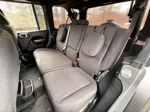 Used 2023 Jeep Wrangler Unlimited image 15