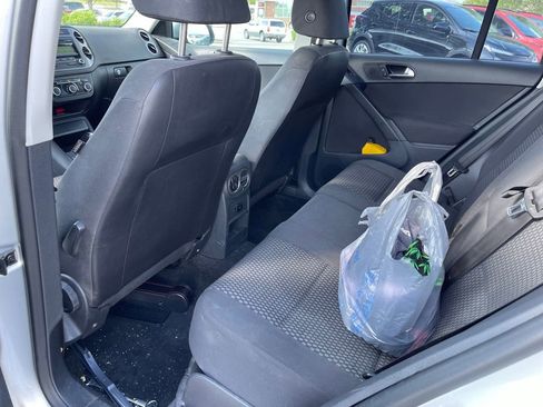 Used 2011 Volkswagen Tiguan S image 6
