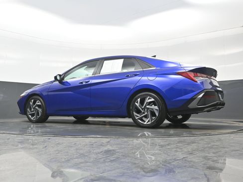 Certified 2025 Hyundai Elantra SEL image 28