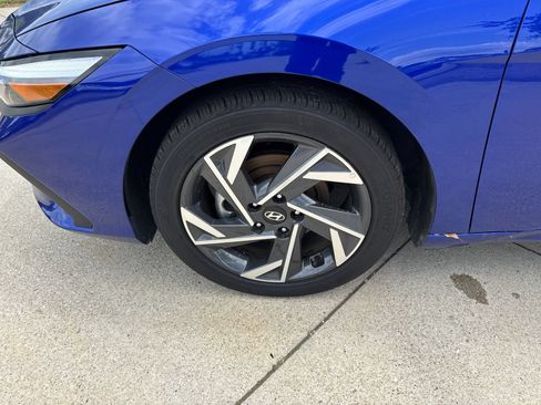 Used 2025 Hyundai Elantra Sport FWD image 11