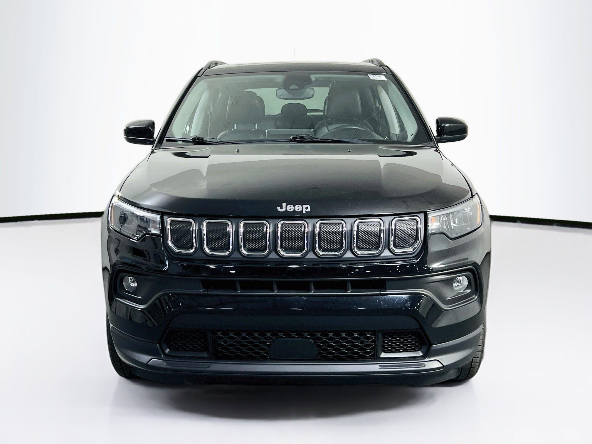 Used 2022 Jeep Compass Latitude w/ Sun and Sound Group AWD/4WD image 2