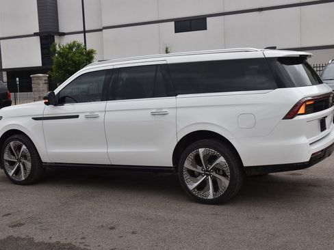 New 2026 Lincoln Navigator L Black Label AWD/4WD image 10