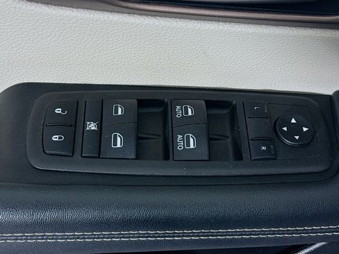 Used 2024 Chrysler Voyager LX image 24