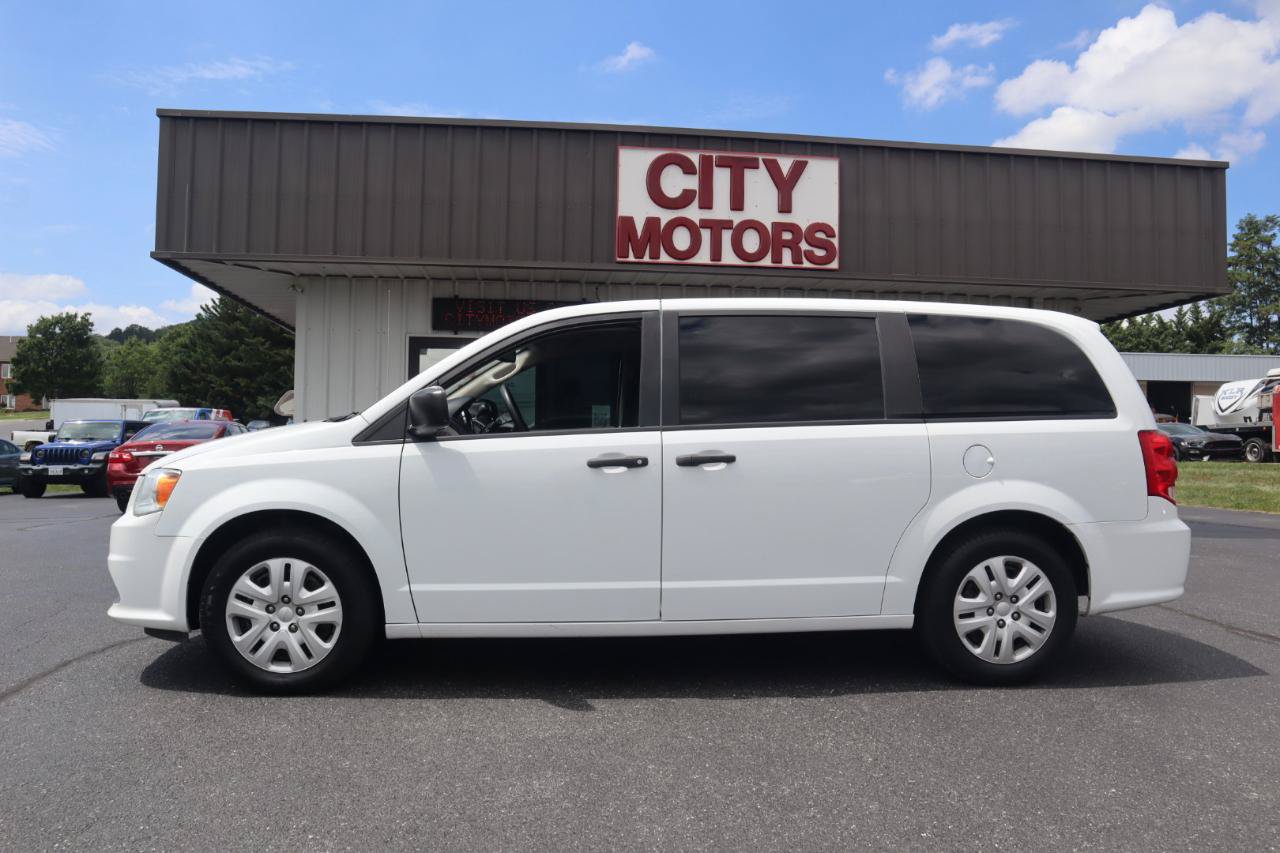 Used 2019 Dodge Grand Caravan SE w/ UConnect Hands-Free Group FWD image 16
