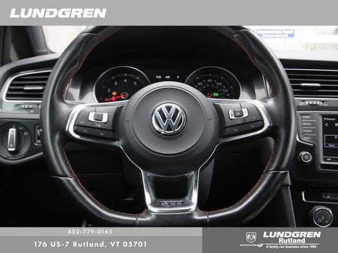 Used 2017 Volkswagen Golf 4-Door FWD image 5