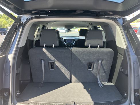 Used 2023 GMC Acadia SLE w/ Driver Convenience Package image 5