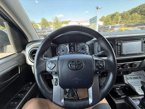 Used 2017 Toyota Tacoma SR5 w/ Tow Package image 19