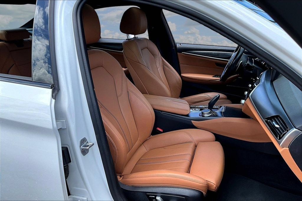 Used 2021 BMW 540i w/ M Sport Package RWD image 26