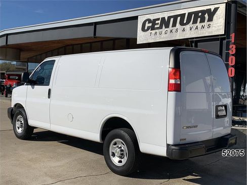 Used 2022 Chevrolet Express 2500 w/ Driver Convenience Package image 6