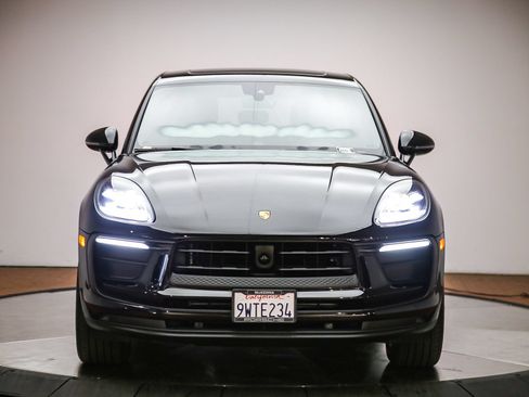 Certified 2025 Porsche Macan AWD/4WD image 10