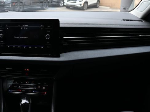 Used 2025 Volkswagen Jetta SE FWD image 44