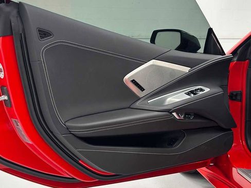 Used 2025 Chevrolet Corvette Stingray Preferred Cpe w/ 2LT image 17