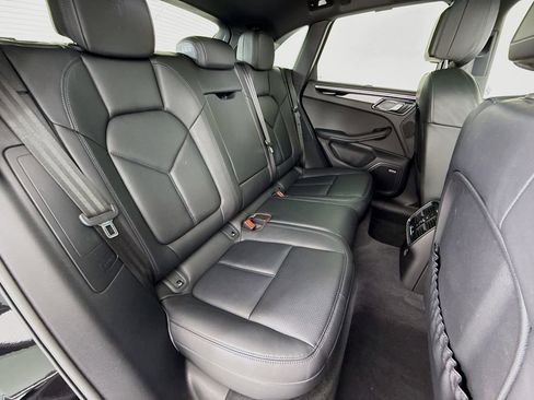 Certified 2025 Porsche Macan AWD/4WD image 31