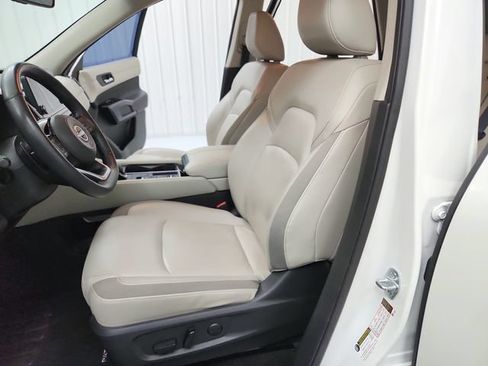 Used 2023 Nissan Pathfinder SL FWD image 19