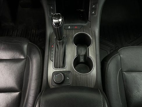 Used 2018 GMC Acadia SLT image 16