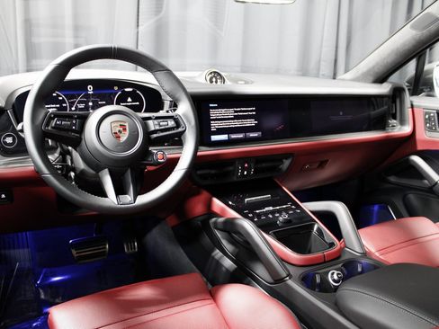 Used 2024 Porsche Cayenne Turbo GT image 4