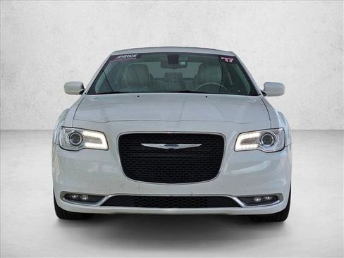 Used 2017 Chrysler 300 Limited w/ Value Package RWD image 2