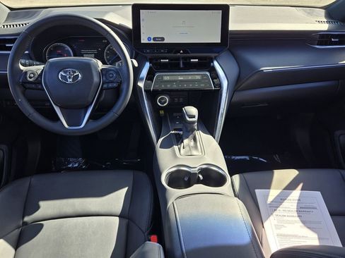 Used 2024 Toyota Venza Nightshade image 12