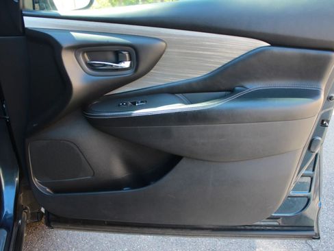 Used 2016 Nissan Murano SV AWD/4WD image 18