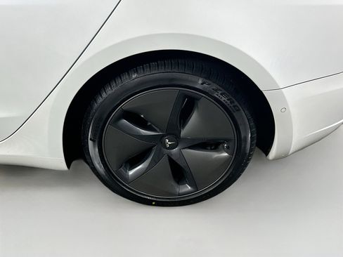 Used 2020 Tesla Model 3 Standard Range Plus image 11