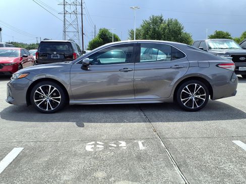 Used 2018 Toyota Camry SE FWD image 22