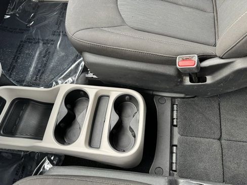 Used 2024 Chrysler Voyager LX image 21