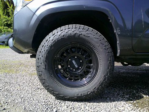 Used 2022 Toyota Tacoma SR AWD/4WD image 9