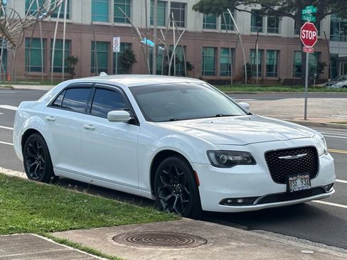 Used 2019 Chrysler 300 S image 6