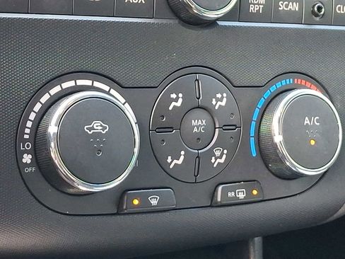 Used 2010 Nissan Altima 3.5 SR image 11