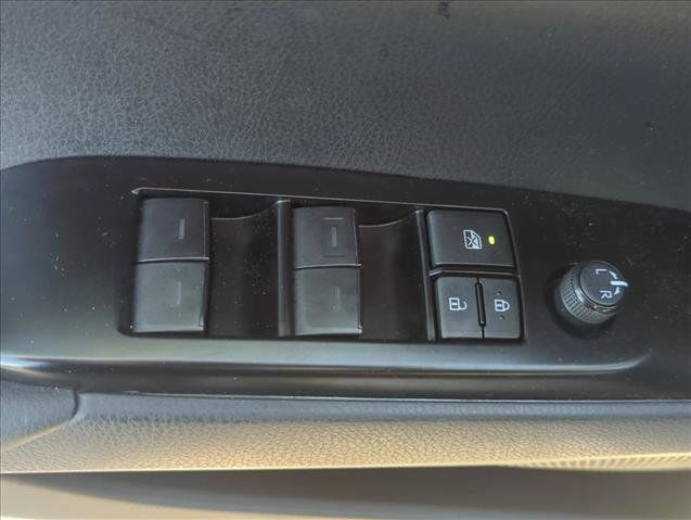 Used 2025 Toyota Camry SE w/ Convenience Package FWD image 9
